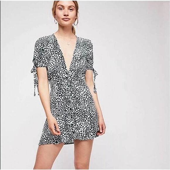 Anthropologie Rue Stiic XS Green White Laguna Heart Print Button Up Mini Dress - Picture 1 of 12